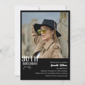 Moderne Dertig Zwart Foto 30e verjaardag uitnodigi Kaart (Voorkant)