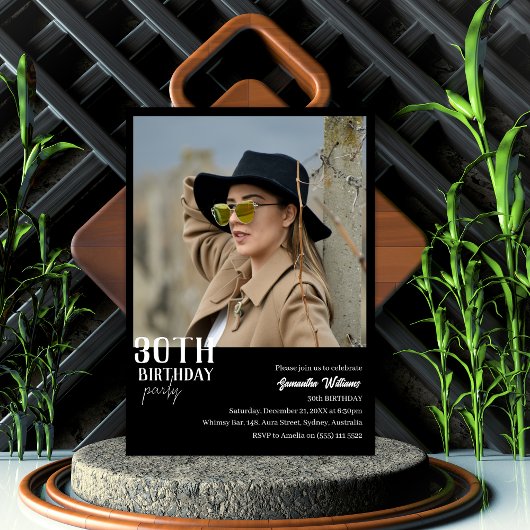 Moderne Dertig Zwart Foto 30e verjaardag uitnodigi Kaart