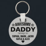 Moderne deze Geweldige vader behoort tot Vaderdag Sleutelhanger<br><div class="desc">Deze Geweldige pappa behoort tot Star Vaderdag Silver Grey Sleutelhanger personaliseer deze met de namen van uw kinderen.</div>