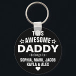 Moderne deze Geweldige vader behoort tot Vaderdag Sleutelhanger<br><div class="desc">Deze Geweldige pappa behoort tot Star Vaderdag Sleutelhanger personaliseer deze met de namen van uw kinderen.</div>