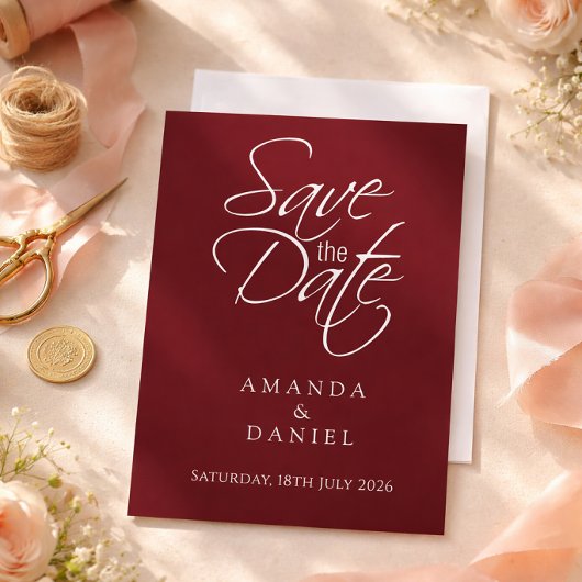 Moderne Diepburgunderrode Huwelijk Save The Date