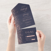 Moderne donkerblauwe Roos Gold Glitter Wedding All In One Uitnodiging (Afscheurbaar)