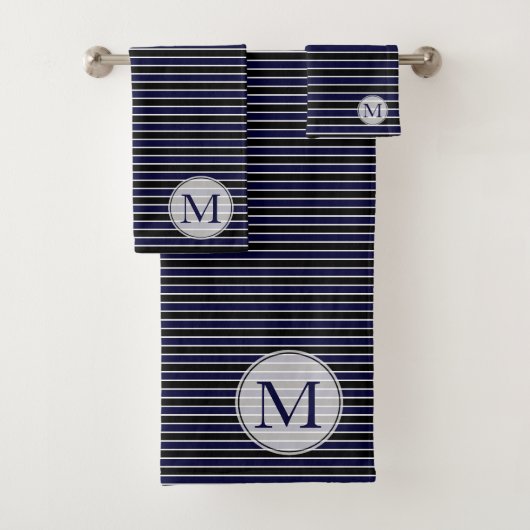 Moderne donkerblauwe zwarte strepen monogram bad handdoek (Insitu)