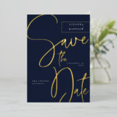 Moderne donkere blauwe kalligrafie Sla de datum op Folie Uitnodiging (Staand Voorkant)