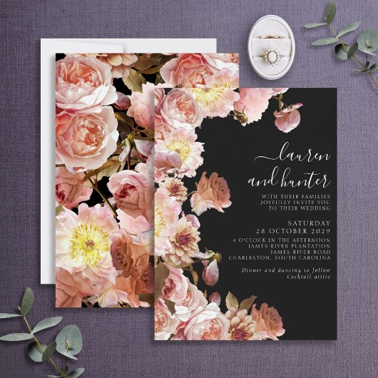 Moderne donkere Moody Blush Pink Script Floral Wed Kaart