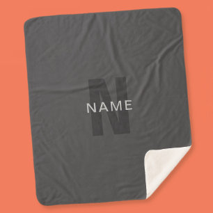 Moderne donkergrijze bewerkbare monogram ontwerp s sherpa deken