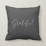 Moderne, donkergrijze, dankbaar script gooit pil kussen<br><div class="desc">Moderne roestkleurige,  donkergrijze script Throw PillowYou kan uw eigen tekst toevoegen om te personaliseren.</div>