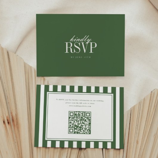 Moderne donkergroene gestreepte QR-code bruiloft RSVP Kaartje