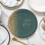 Moderne donkergroene gouden rand bruiloft papieren bordje<br><div class="desc">De linkerrand van deze elegante moderne trouwpapieren borden is voorzien van een gouden faux glitter-vormgeving. Pas ze aan met de namen van de bruid en de bruidegom in bleek gouden handschrift boven een groot ampersand op een donkergroene achtergrond,  met de trouwdatum hieronder.</div>