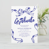 Moderne Doodle Blauwe Strik Afstudeerfeest Kaart (Staand voorkant)