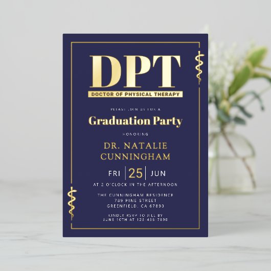 Moderne DPT Doctor of Physical Therapy Afstuderen Folie Uitnodiging (Staand Voorkant)