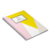 Moderne driehoekspatroon | Blush en geel op maat Notitieboek (Rechterzijde)