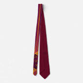 Moderne drieletterige monogram Gold Burgundy Strea Stropdas (Achterkant)