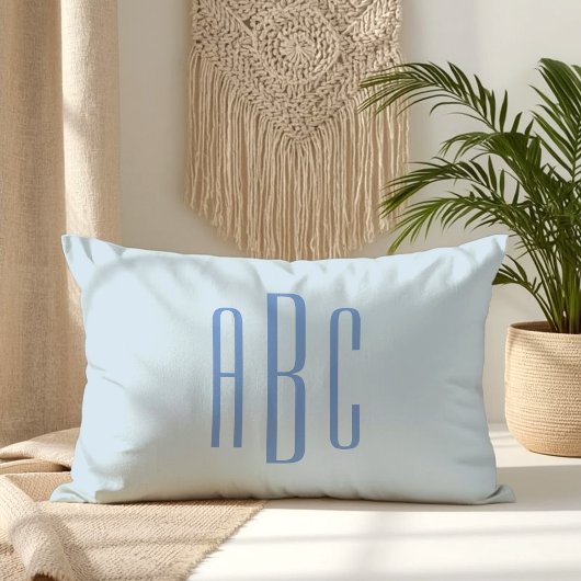 Moderne drielettermonogram lichtblauw kussen