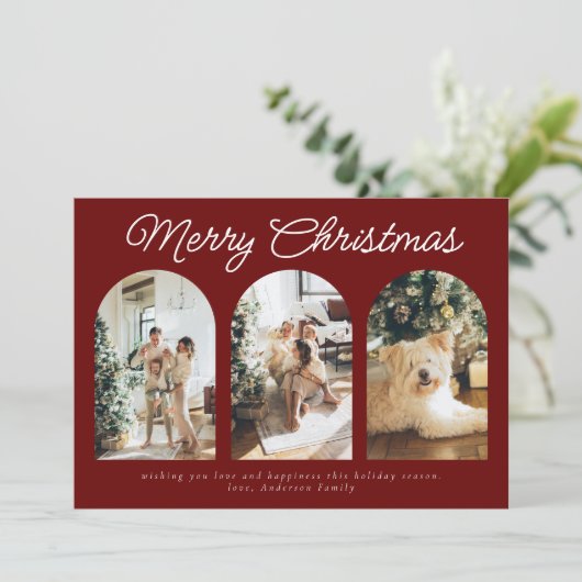 Moderne driepuntscurve met kerstscript rood feestdagenkaart (Staand voorkant)