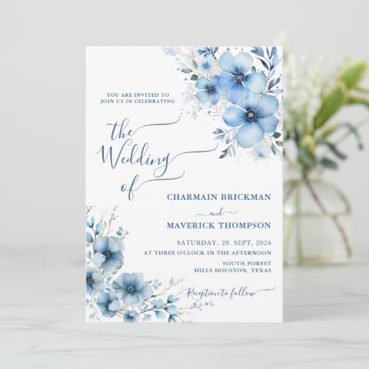 Moderne Dusty Blue bloemenbruiloft Kaart (Staand voorkant)