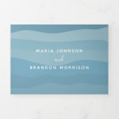 Moderne Dusty Blue Ocean Waves Fotobruiloft Drieluik Uitnodiging (Cover)