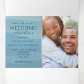 Moderne Dusty Blue Ocean Waves Fotobruiloft Drieluik Uitnodiging (Binnenkant midden)