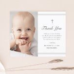 Moderne e legance boys of Girls Baptisme Dank je Briefkaart<br><div class="desc">De klassieke stripe-baptisme is een moderne, schone briefkaart met zachte grijze strepen en een kruis met foto aan de voorkant. De achterkant is een mailable briefkaart. Het grijze klantgerichte type staat u toe om alle informatie op de kaart in uw het houden van te veranderen. Ideaal voor een kleine jongens...</div>