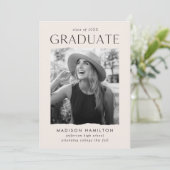 Moderne Edge Cream Photo Graduparty Kaart (Staand voorkant)