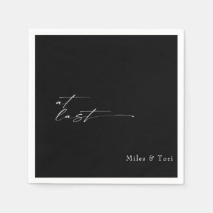 Moderne eenvoud zwart bij laatste bruiloft servet