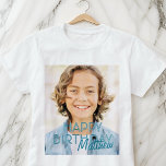 Moderne Eenvoudige aanpasbare foto op geboortedag T-shirt<br><div class="desc">Design is modern en eenvoudig. Voeg een douanefoto van de verjaardagsberoemder toe en voeg zijn/haar naam toe,  voeg een douanebericht toe</div>