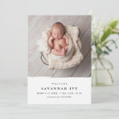 Moderne Eenvoudige Babyfoto Geboorte Aankondiging (Staand voorkant)
