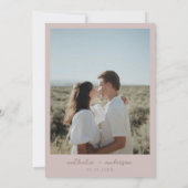 Moderne Eenvoudige Blush Script Foto QR Code Bruil Kaart (Achterkant)