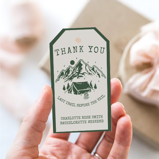 Moderne Eenvoudige Camping Weekend Meisjesuitje Cadeaulabel