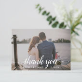 Moderne eenvoudige elegant Script Photo Wedding Bedankkaart (Staand voorkant)