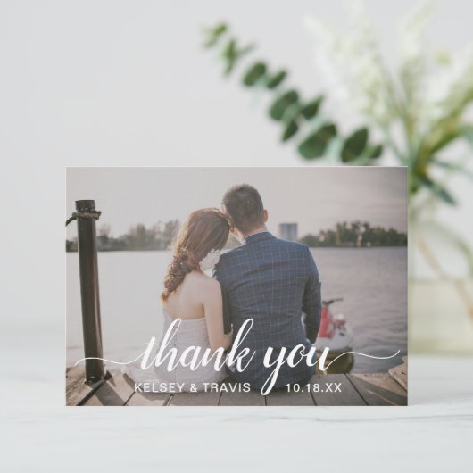 Moderne eenvoudige elegant Script Photo Wedding Bedankkaart (Staand voorkant)
