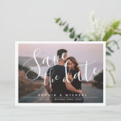 Moderne eenvoudige elegante scriptfoto slaat de da save the date (Staand voorkant)