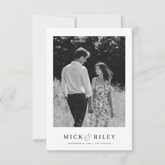 Moderne Eenvoudige Elegante Tekst & Fotobruiloft Save The Date (Voorkant)