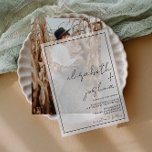 Moderne eenvoudige elegante zwarte script bruiloft vellum uitnodigingen<br><div class="desc">Deze elegante vellum overlay voegt een moderne en verfijnde touch aan uw bruiloft uitnodigingen. Met een stijlvol handgeschreven script over een doorschijnende laag,  laat dit ontwerp de foto van uw favoriete verloving of paar doorschijnen. Een perfecte keuze voor een chique,  minimalistische bruiloft thema met een hedendaagse esthetiek.</div>