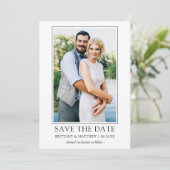 Moderne, eenvoudige enkelvoudige foto met een mini save the date (Staand voorkant)