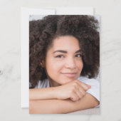 Moderne Eenvoudige Foto Afstudeer Uitnodiging (Achterkant)