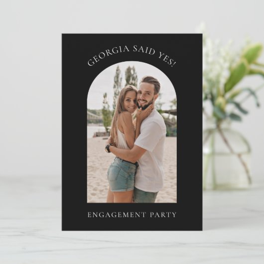 Moderne eenvoudige foto verlovingsfeest feestdagenkaart (Staand voorkant)