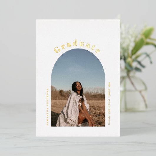 Moderne eenvoudige fotobevestiging Afstuderen echt Folie Uitnodiging (Staand Voorkant)