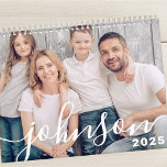 Moderne eenvoudige foto's van afspeelbare Script-s Kalender<br><div class="desc">Het ontwerp bestaat uit moderne en afspeelbare scripttypografie. Voeg familiefoto's op de achtergrond voor elke maand toe.</div>