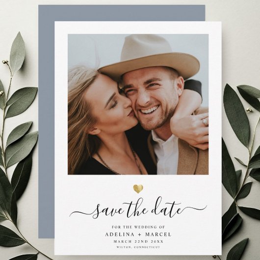 Moderne, eenvoudige Gold Dusty Blue Script Save The Date