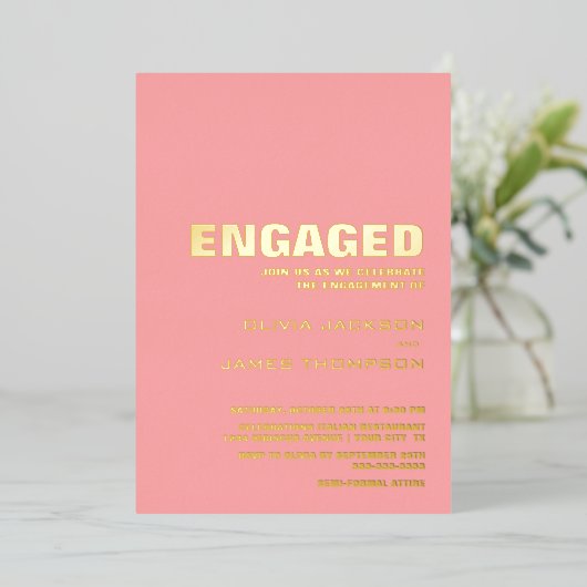 Moderne Eenvoudige Gold Text Pink Engagement Party Folie Uitnodiging (Staand Voorkant)