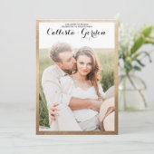 Moderne Eenvoudige Gouden Grens Fotocollage Trouwe Kaart (Staand voorkant)