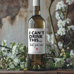 Moderne eenvoudige grappige zwangerschap aankondig wijn etiket<br><div class="desc">Modern Simple Funny Pregnancy Announcement Wine Label Ik kan dit niet drinken,  maar je kunt</div>