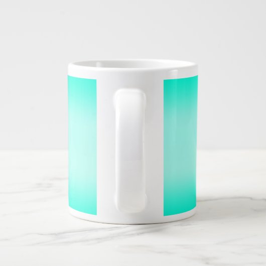 Moderne Eenvoudige groene Turquoise Verloopkleur Grote Koffiekop (Achterkant)