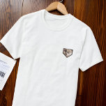 Moderne Eenvoudige Grunge Aangepaste Badge Huisdie T-shirt<br><div class="desc">Dit eenvoudige en klassieke ontwerp is samengesteld uit serif typografie en voegt een douanefoto toe.</div>