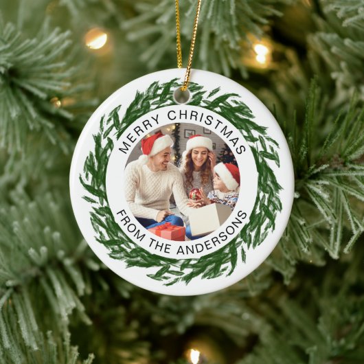 Moderne Eenvoudige Kerstkrans Familiefoto Keramisch Ornament (Boom)