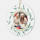 Moderne Eenvoudige Kerstkrans Familiefoto Keramisch Ornament (Links)