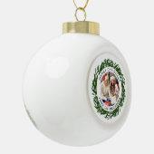 Moderne Eenvoudige Kerstkrans Familiefoto Keramische Bal Ornament (Links)