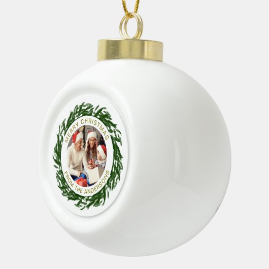 Moderne Eenvoudige Kerstkrans Familiefoto Keramische Bal Ornament (Rechts)
