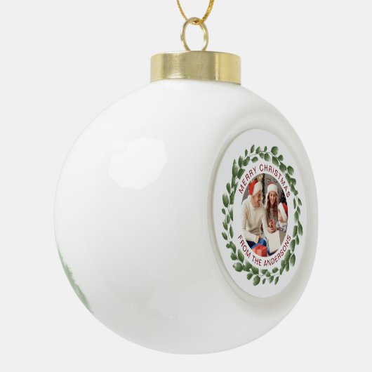 Moderne Eenvoudige Kerstkrans Familiefoto Keramische Bal Ornament (Links)